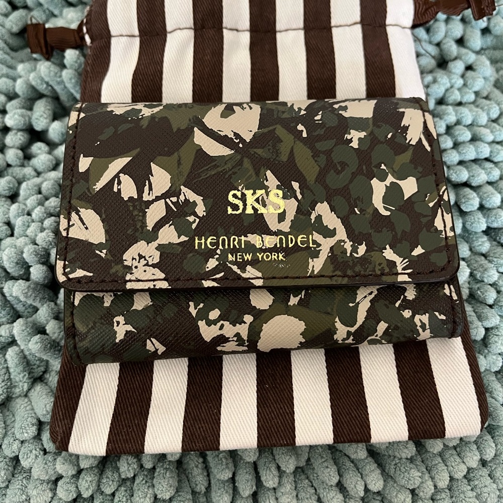 Henri Bendel coin/card case with keyring. Camoflauge. New.